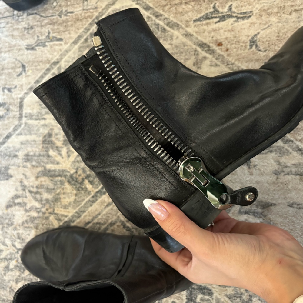 Stuart Weitzman Winzipper Black Nappa Leather Side-Zip Ankle Boots 8.5 - Picture 10 of 10